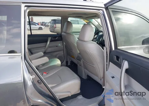 2013 Toyota Highlander Plus/Se z USA, uszkodzony, nr VIN 5TDZK3EH2DS116160